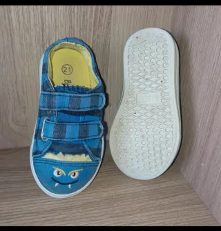 Scarpe da ginnastica con chiusura a strappo, n. 21