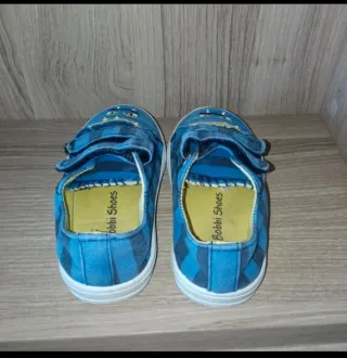 Scarpe da ginnastica con chiusura a strappo, n. 21