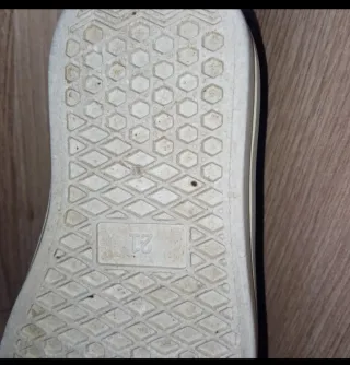 Scarpe da ginnastica con chiusura a strappo, n. 21