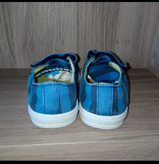 Scarpe da ginnastica con chiusura a strappo, n. 21