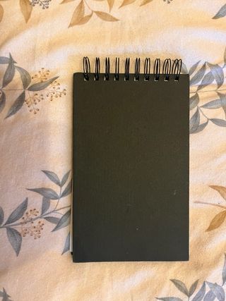 Libro de dibujo con material