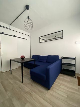 Sofá chaiselongue azul con almacenaje