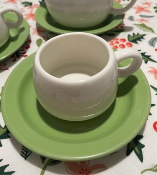 Juego de té tetera y tazas de porcelana