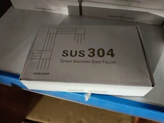 Grifo de lavabo metálico