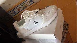 Zapatillas Calvin Klein Beige y Blancas