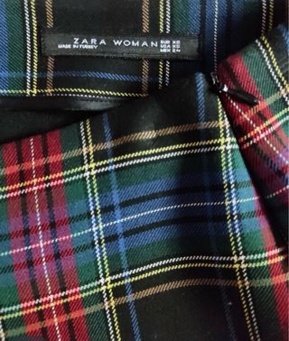 Falda mini tartán con volante Zara