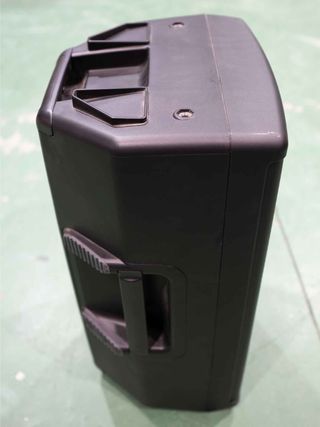 Una unidad del Altavoz Activo JBL EON 612 Negro