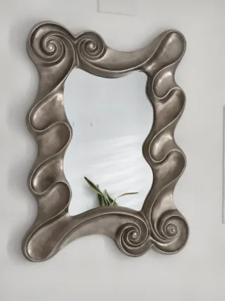 Espejo de diseño plateado