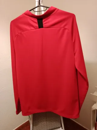 Sudadera entrenamiento Nike roja leer descripción