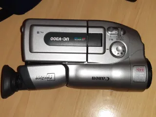 Videocamera Canon UC-V300 con accessori