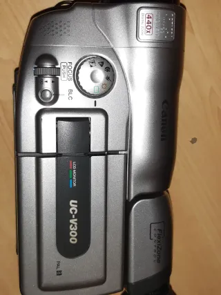 Videocamera Canon UC-V300 con accessori