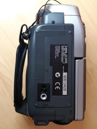 Videocamera Canon UC-V300 con accessori