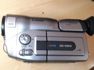 Videocamera Canon UC-V300 con accessori