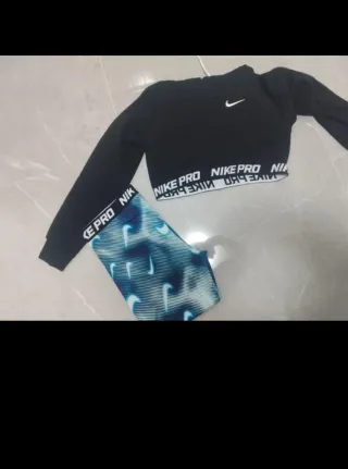 Conjunto Nike Pro Crop Top y Leggings está nuevo