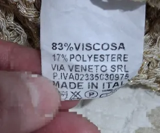 Top de punto beige con flecos