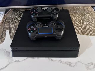 Consola PS4 Sony Negra + 2 Mandos