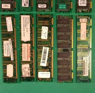 LOTE 27 MÓDULOS RAM ANTIGUOS