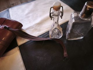 Porta liquori da viaggio vintage in pelle