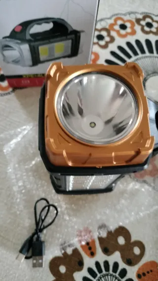 Linterna Multifuncional Solar