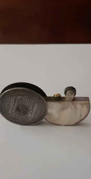 Encendedor de bolsillo, moneda.