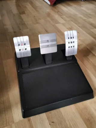 Volante e Pedaliera Thrustmaster t150rs