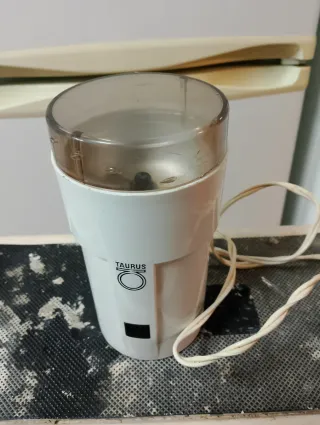 Molinillo de café Taurus blanco