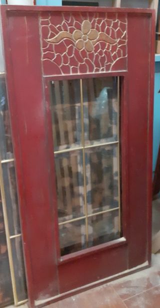 Marco decorativo con flor dorada