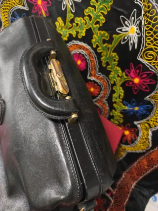 Bolso Piel Negro Estilo Médico