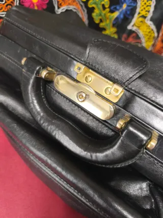 Bolso Piel Negro Estilo Médico