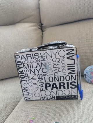 Maletín: joyero, maquillaje más bisutería