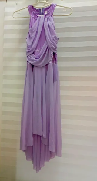 Vestido Morado Largo con Brillos.