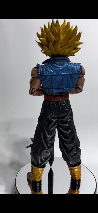Figura Dragon Ball Trunks Pintada a Mano