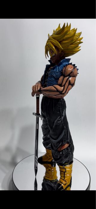 Figura Dragon Ball Trunks Pintada a Mano