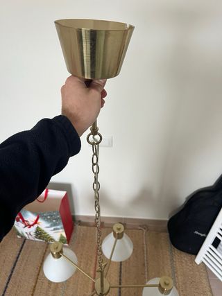 Lámpara colgante Ikea dorada y blanca