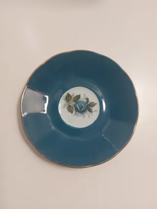 Taza y plato de porcelana