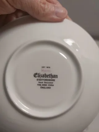Taza y plato de porcelana
