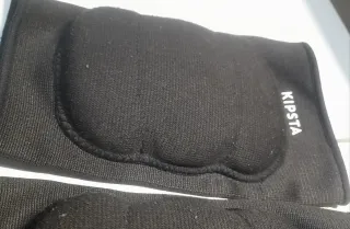 Rodilleras Kipsta Negras, precio negociable.