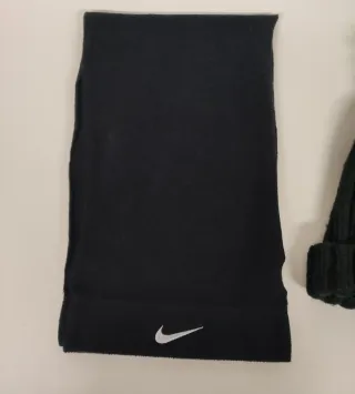 Sciarpa e berretto Nike e Refrigue