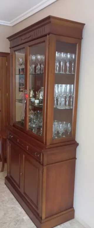 Vitrina Clásica Madera y Cristal
