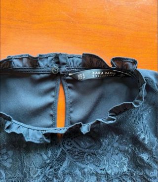 Blusa Zara negra con encaje M