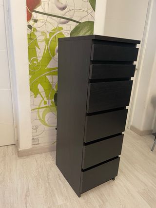 Cómoda alta Ikea madera negra