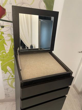 Cómoda alta Ikea madera negra