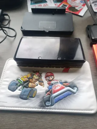 Pacchetto Nintendo 3DS + Caricatore + Accessori