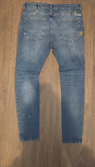 Jeans Bershka strappati effetto dipinto