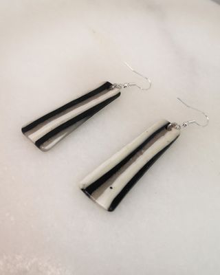 Pendientes rectos rayas blanco, negro y gris