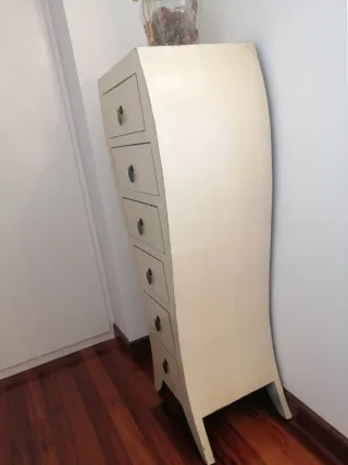 Conjunto de Muebles Cabecero, mesitas y cómoda.