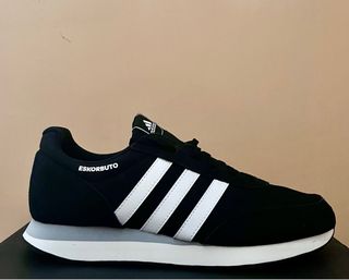 Zapatillas Adidas Eskorbuto Negras y Blancas
