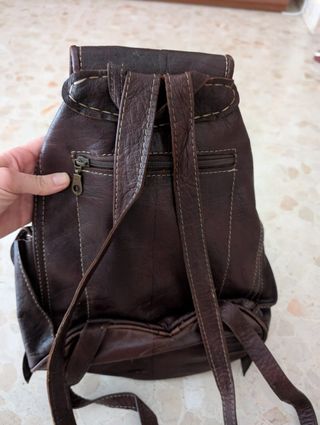 Mochila de cuero marrón