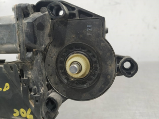 MOTOR ELEVALUNAS DELANTERO DERECHO AUDI A4 AVANT