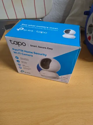 Cámara WIFI Tapo C200 en su caja
